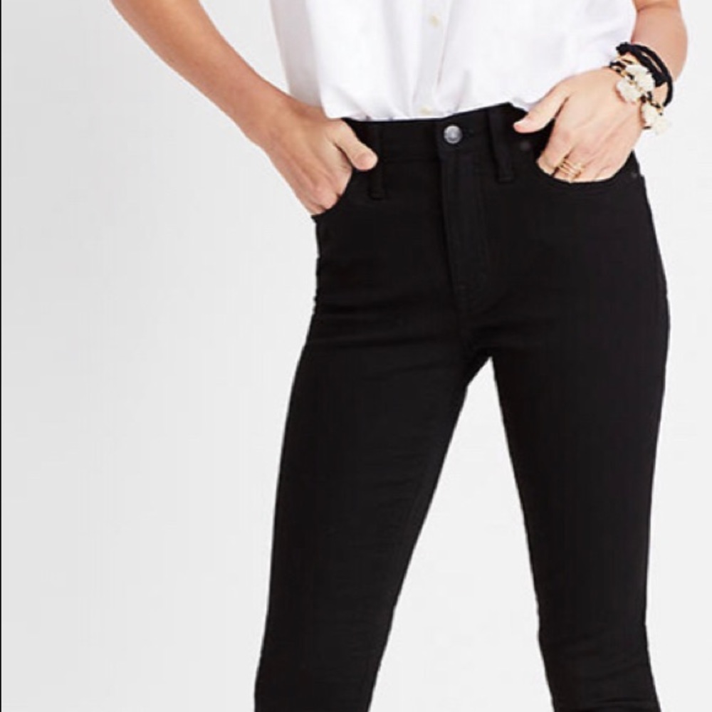 Madewell 9” high-rise jeans in ISKO stay black.